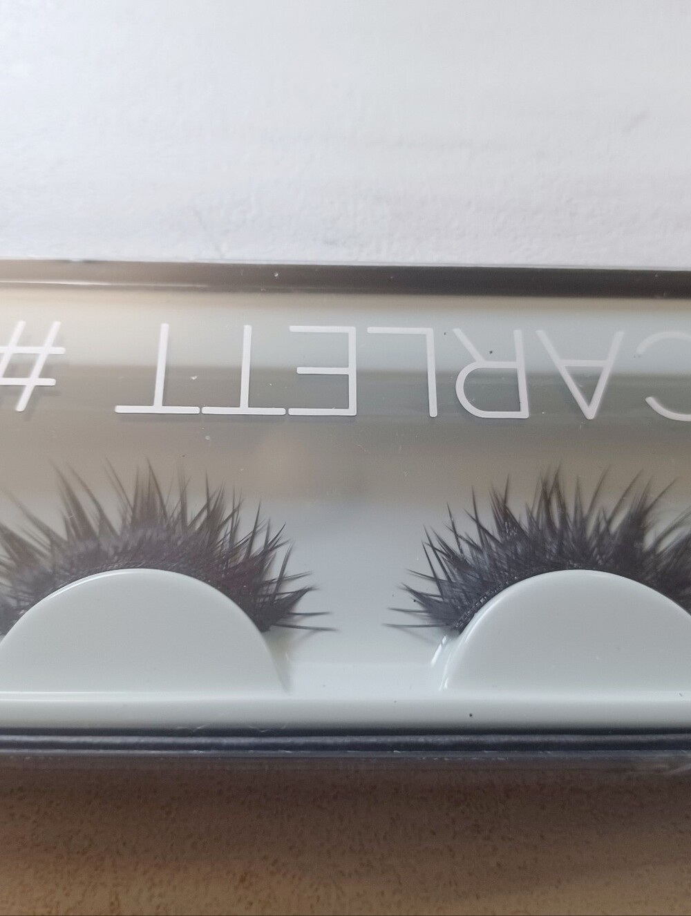 HUDA BEAUTY #8 Scarlett Black Flared Volume Faux Mink Lashes - Picture 5 of 5